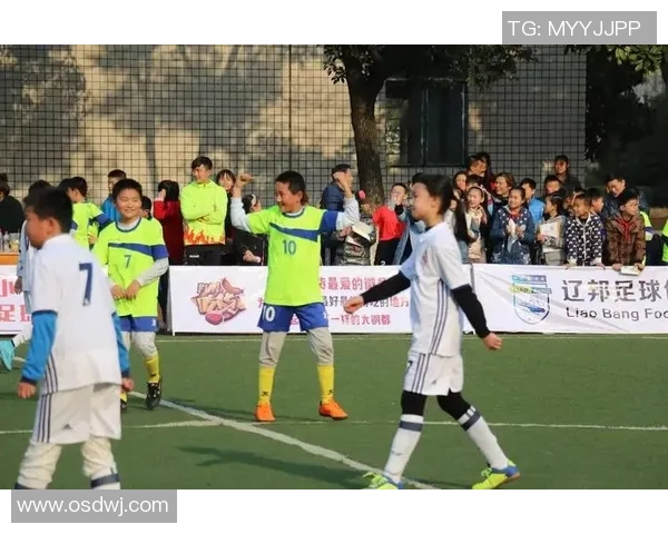 足球球星与小学生在技能体能和心理素质上的巨大差异分析 足球球星与小学生在技能体能和心理素质上的巨大差异分析